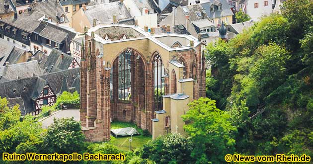 Neben der Burg Stahleck ist die Ruine der Wernerkapelle ein Wahrzeichen der mittelalterlichen Stadt Bacharach am Rhein.